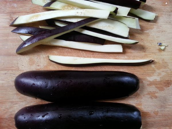 豆酱茄子条拌刀削面