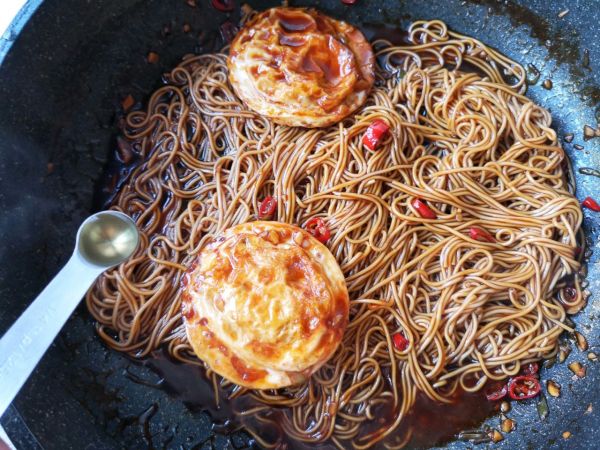 厨房小白都能做好的荷包蛋焖面