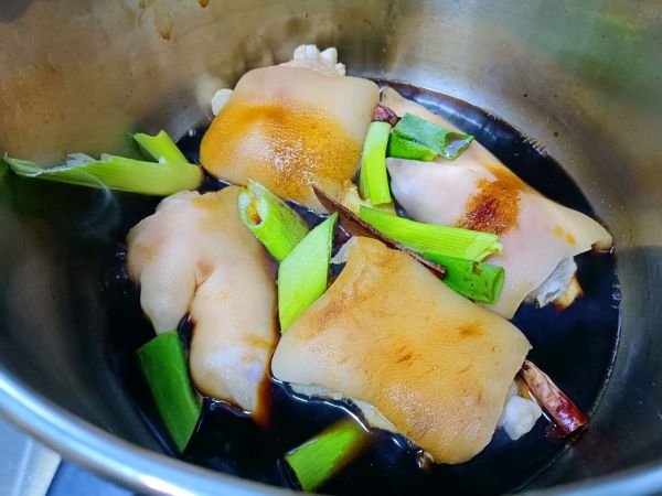 奥尔良风味烤猪蹄