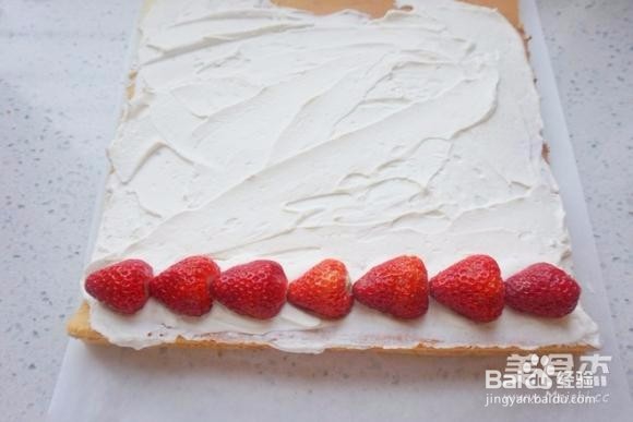 如何制作草莓蛋糕卷