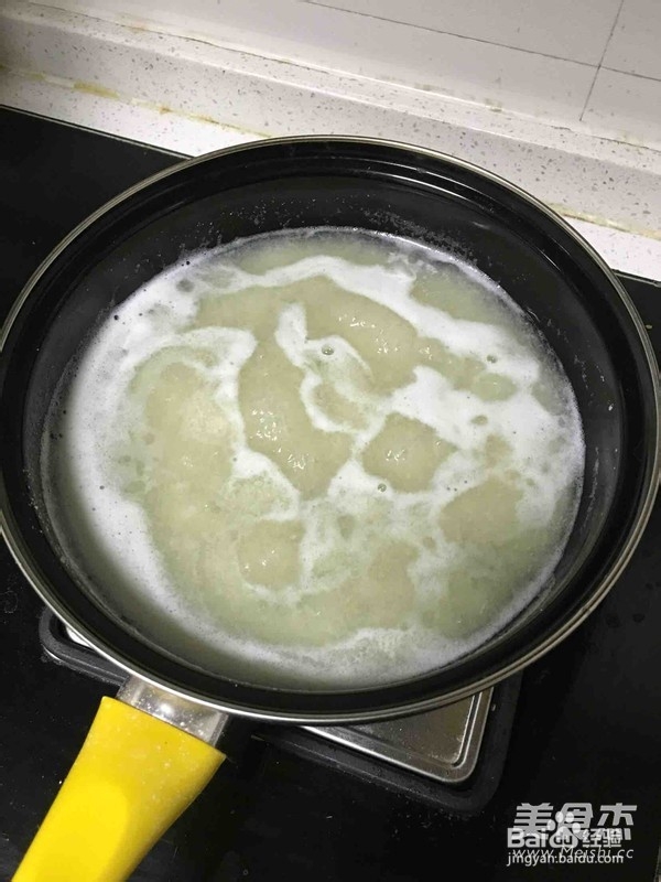 美味的雪梨银耳羹