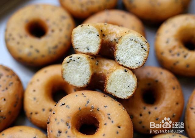 家庭自制油炸黑芝麻奶香面包