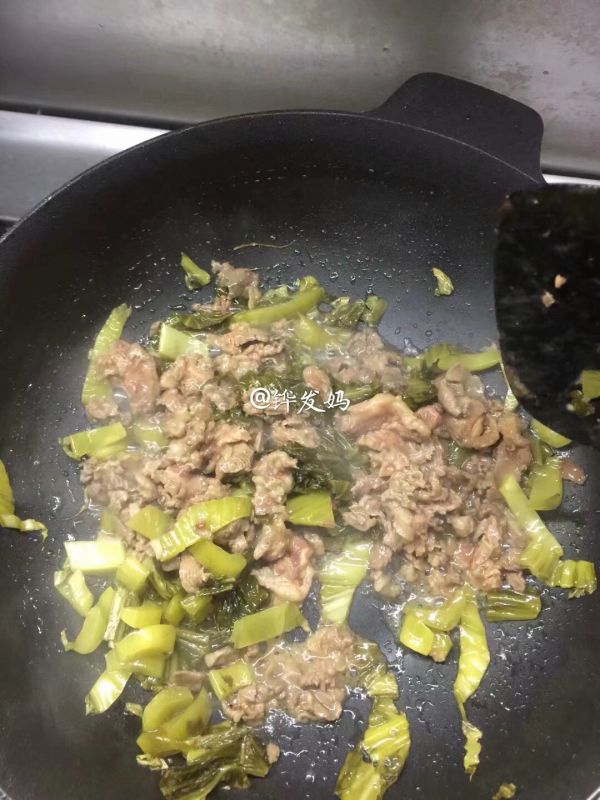 芥兰酸菜牛肉饭