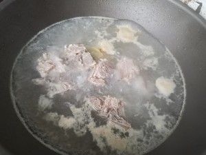 香甜的排骨汤的做法