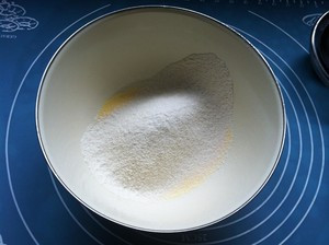 红糖莜面双莓发糕的做法