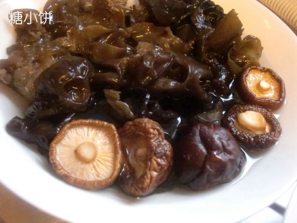 香菇云耳蒸鸡翅