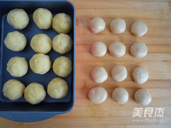 广式绿豆蛋黄月饼