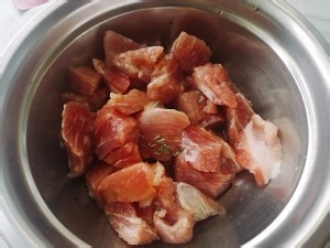 创意菜之菠萝咕咾肉的家常做法