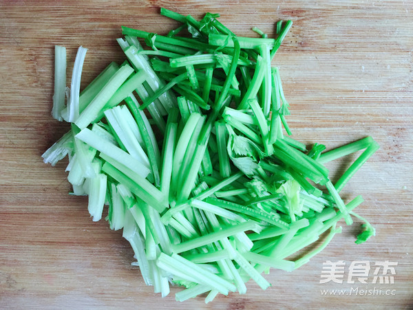 芹菜香干肉丝