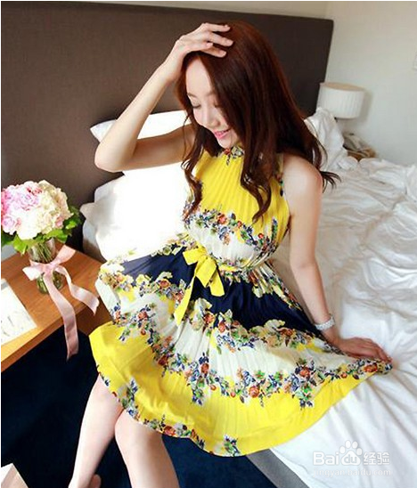 无袖款的衣服怎样穿更有魅力