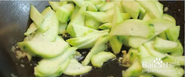 教你潮汕地区经典家常菜:花生烧丝瓜