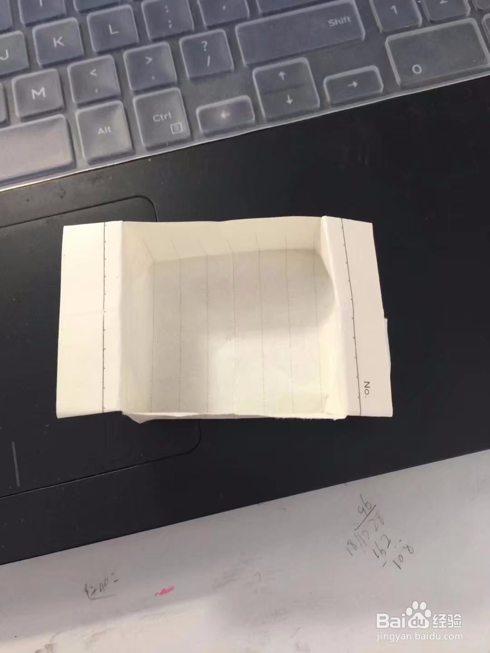 如何简单的用纸这一个盛放瓜子壳的小盒子