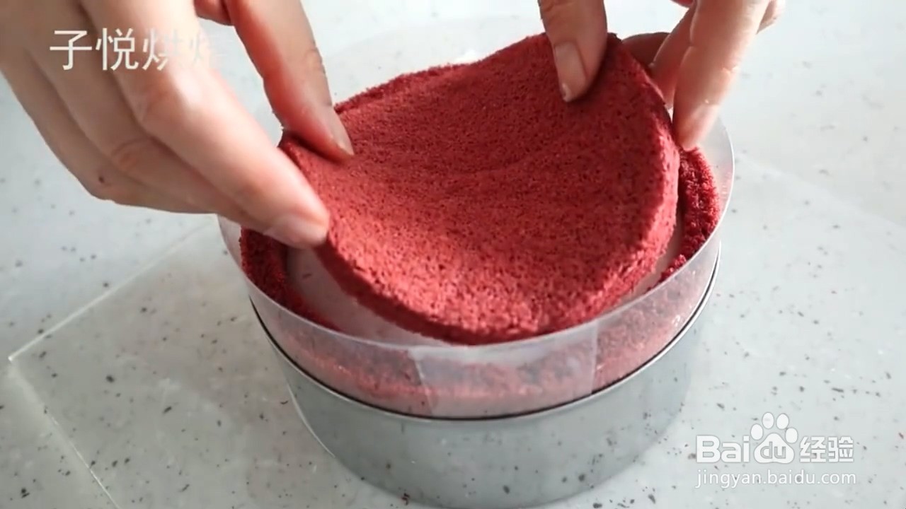 如何制作红丝绒草莓果冻蛋糕