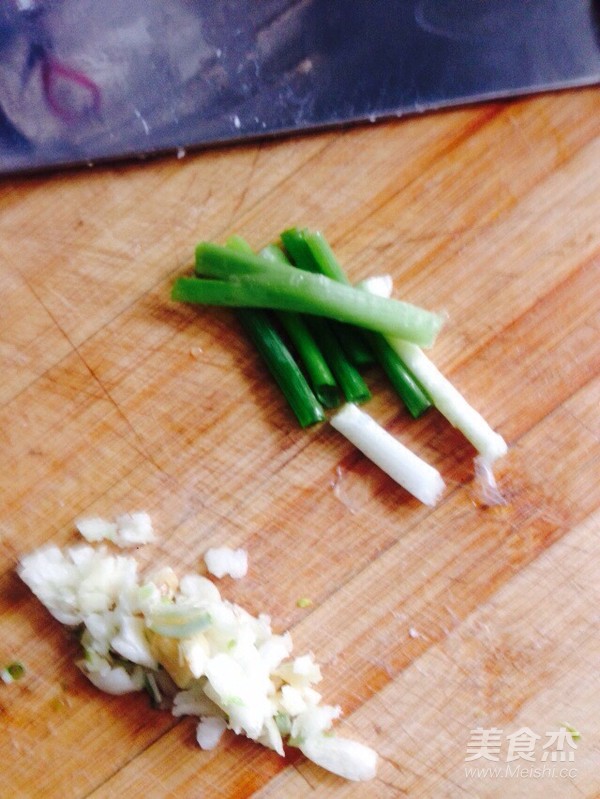 白菜炒木耳的做法