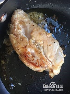 香蒜蜂蜜煎鸡胸肉的做法