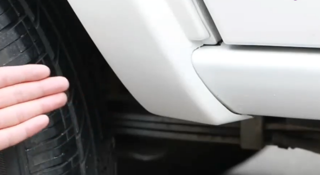 汽车划痕已见铁皮怎样处理