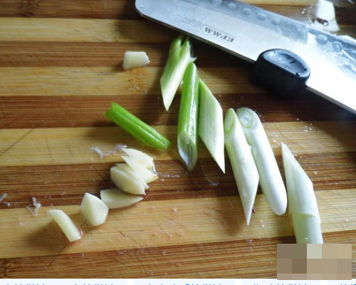 炒鸭肉放什么配菜好吃