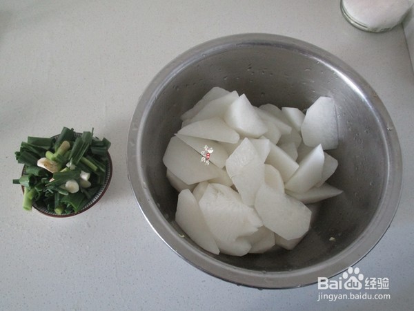 教你做蚝油青蒜炖萝卜