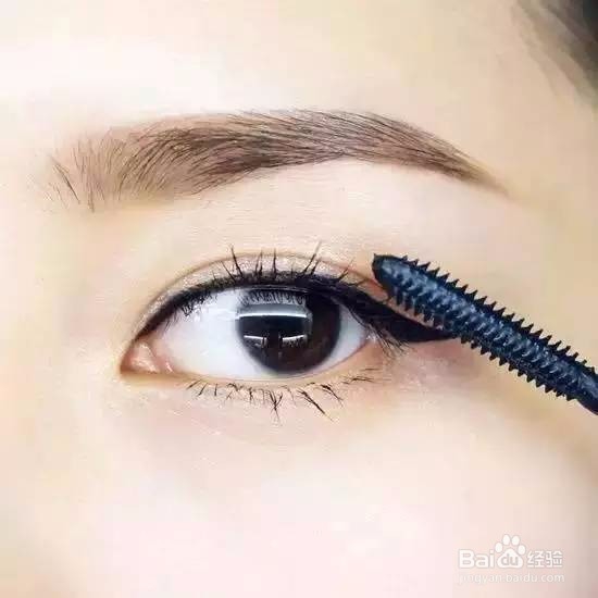 女生如何化淡妆？