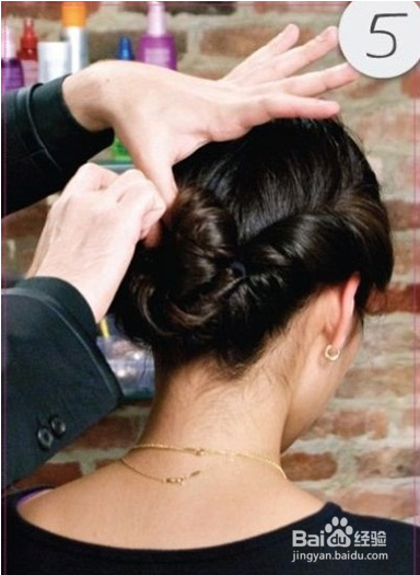 卷发头发多怎么盘发