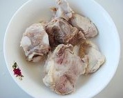 玉米胡萝卜煲脊骨汤