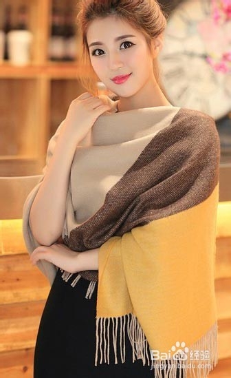出行搭配羊毛彩色围脖 让你的美丽完美无缺