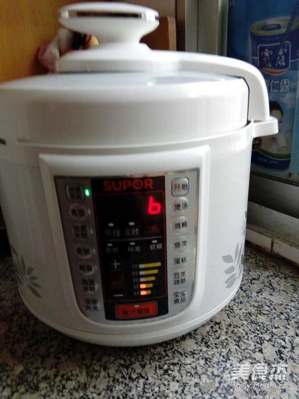 电饭锅焖米饭