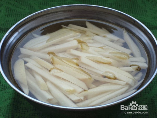 番茄炒双豆的制作方法