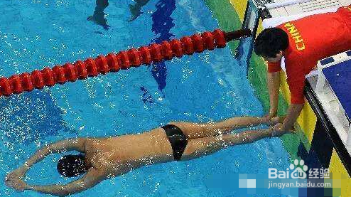 如何学习蛙泳？