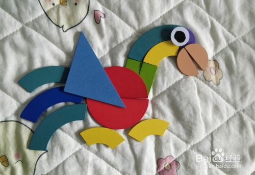 三角形做翅膀的大鸟儿用幼儿积木怎么拼?