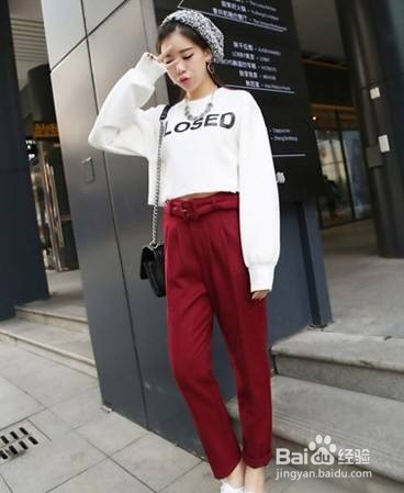 贝雷帽下面配什么衣服显时尚