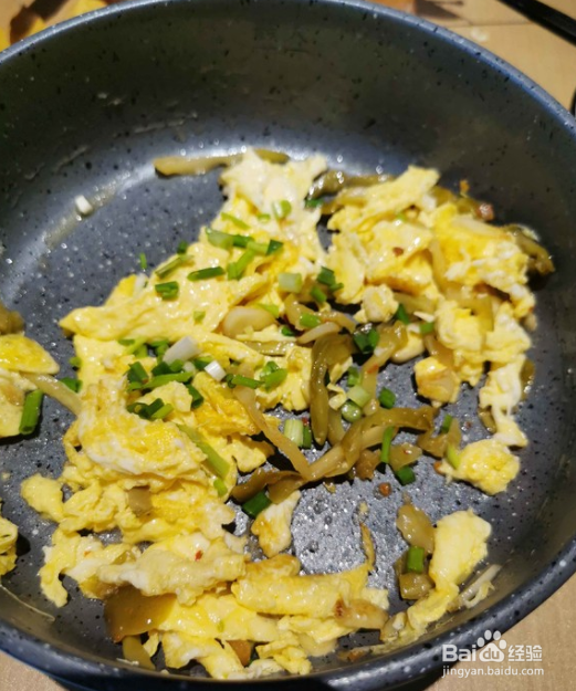 榨菜丝炒鸡蛋的做法