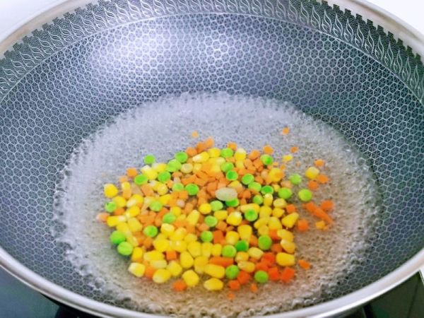 山葵木鱼花三文鱼沙拉