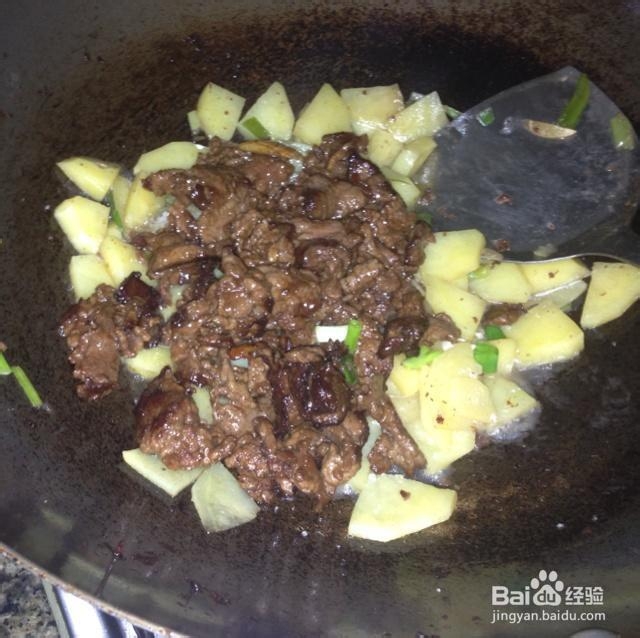美食教学之土豆炒牛肉!