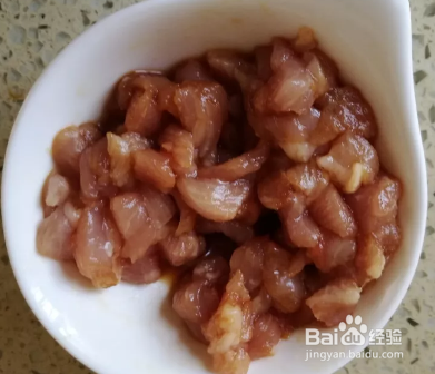 秋葵炒肉丁的家常做法是怎么样的呢？