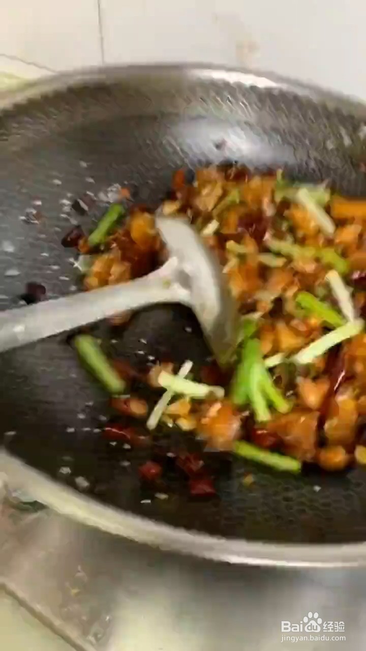 如何制作爆炒辣子鸡？