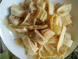 韭菜炒厚豆腐皮怎么做？