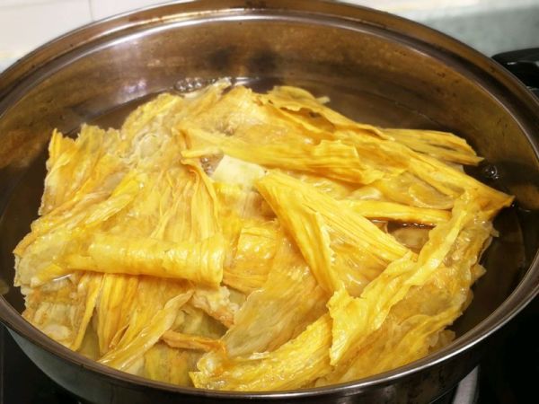 鹌鹑蛋腐竹糖水