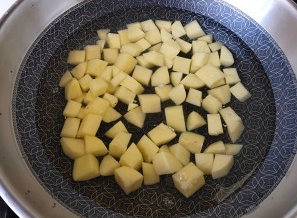 家庭版蒜香孜然土豆的做法