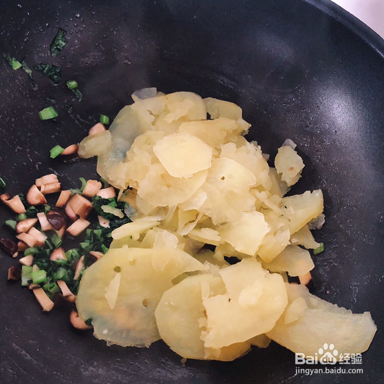 小孩子超喜欢的三文鱼杂蔬土豆泥