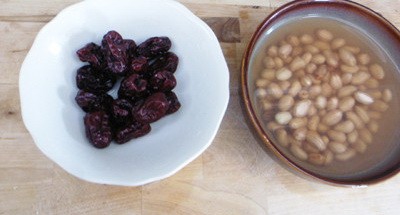 丰胸减肥餐之猪蹄花生红枣汤
