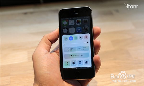 让苹果iPhone屏幕顶部状态栏显示秒钟