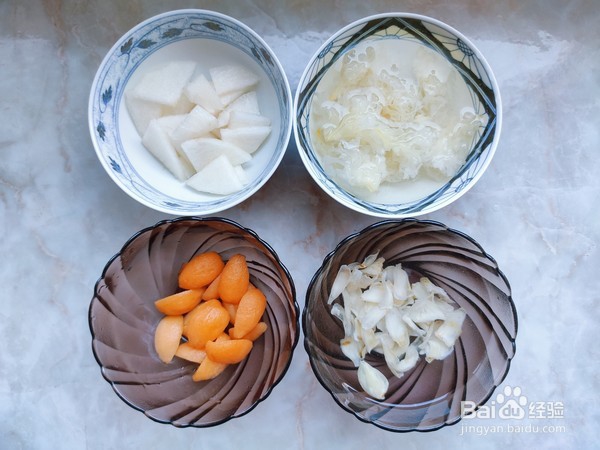 枇杷雪梨百合银耳汤