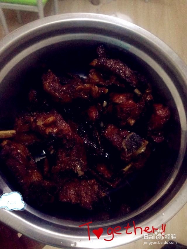 单调酱色排骨