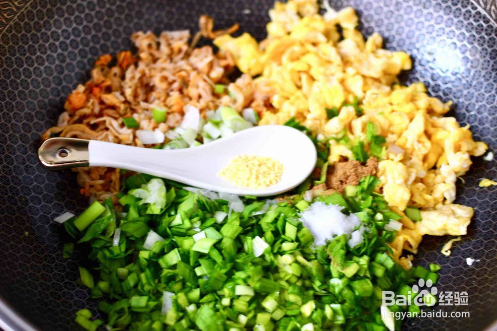 如何做美味的韭菜扇贝馅饼