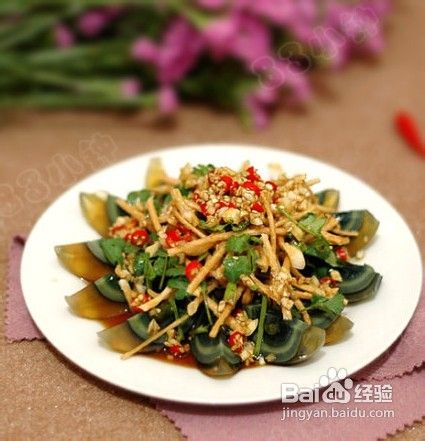 馓子拌皮蛋怎么做