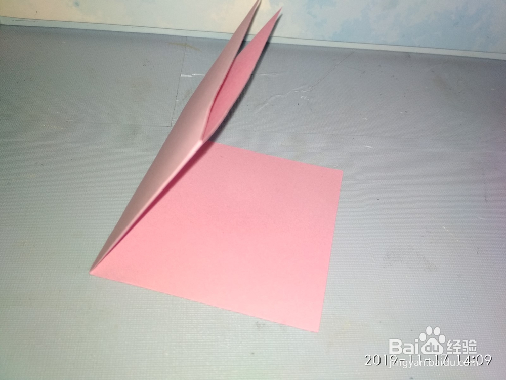 如何用彩纸折出爱心
