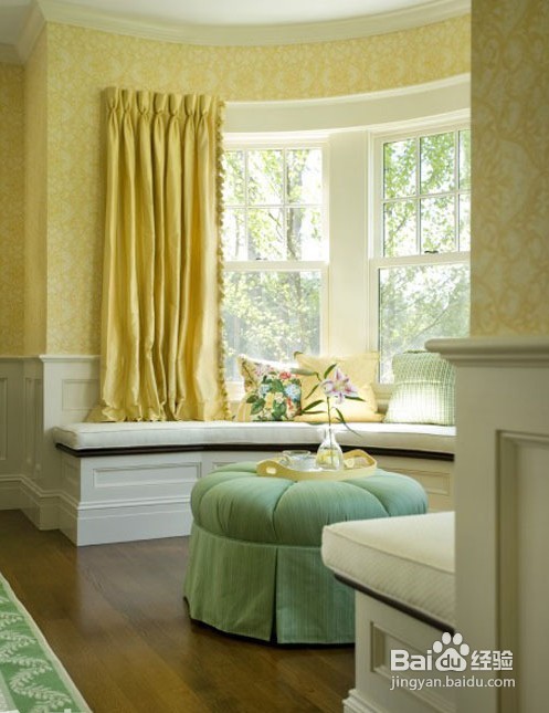 弧形飘窗设计让你的工作异常轻松