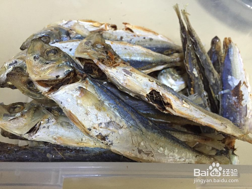 营养美味的辣炒小鱼干