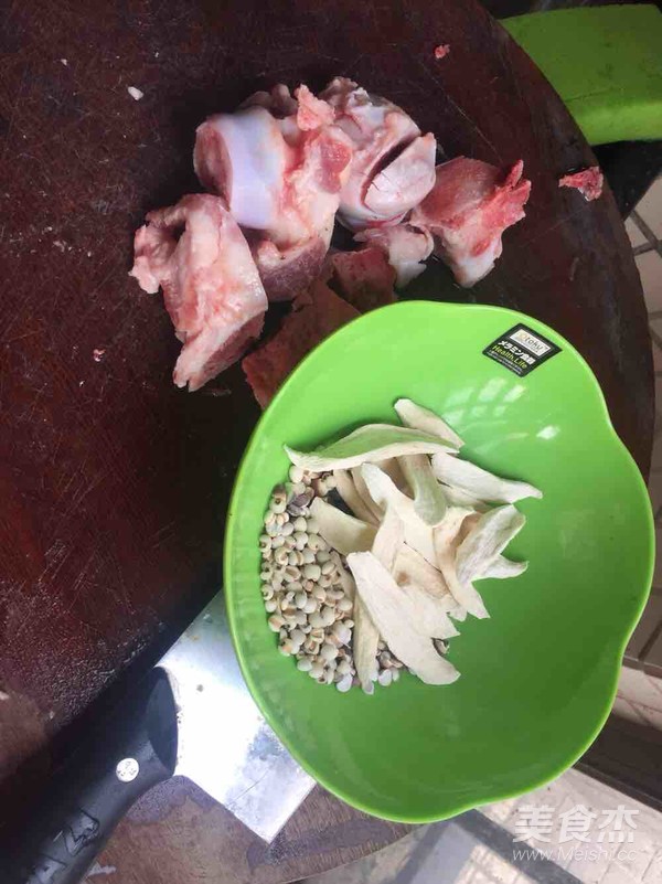 山药薏仁骨头汤